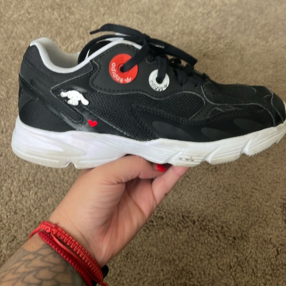 Hello kitty adidas 3Y